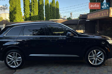 Внедорожник / Кроссовер Audi Q7 2018 в 