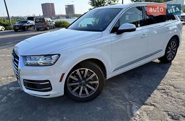Внедорожник / Кроссовер Audi Q7 2016 в 