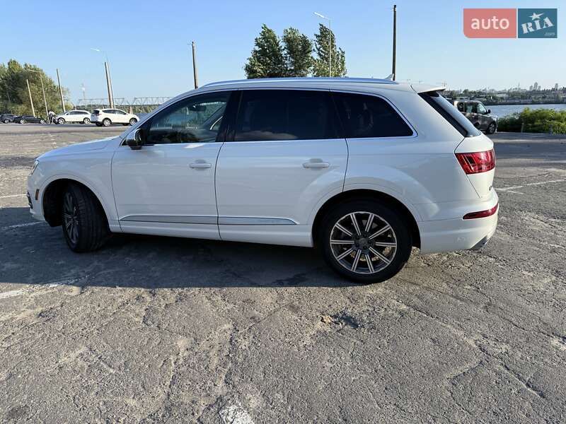 Внедорожник / Кроссовер Audi Q7 2016 в Киеве