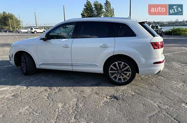 Внедорожник / Кроссовер Audi Q7 2016 в 