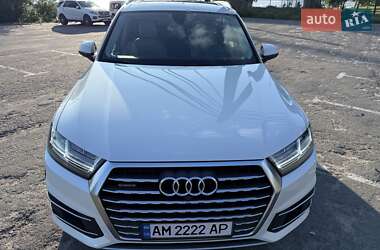 Внедорожник / Кроссовер Audi Q7 2016 в 