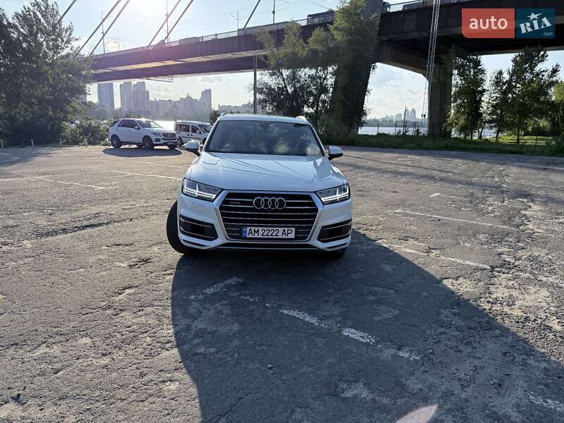 Внедорожник / Кроссовер Audi Q7 2016 в Киеве