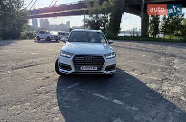 Внедорожник / Кроссовер Audi Q7 2016 в 