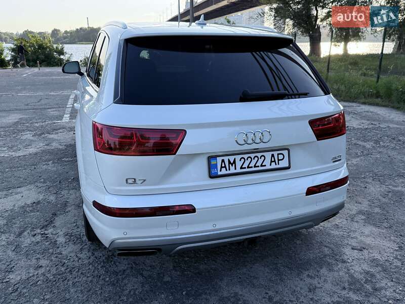 Внедорожник / Кроссовер Audi Q7 2016 в Киеве