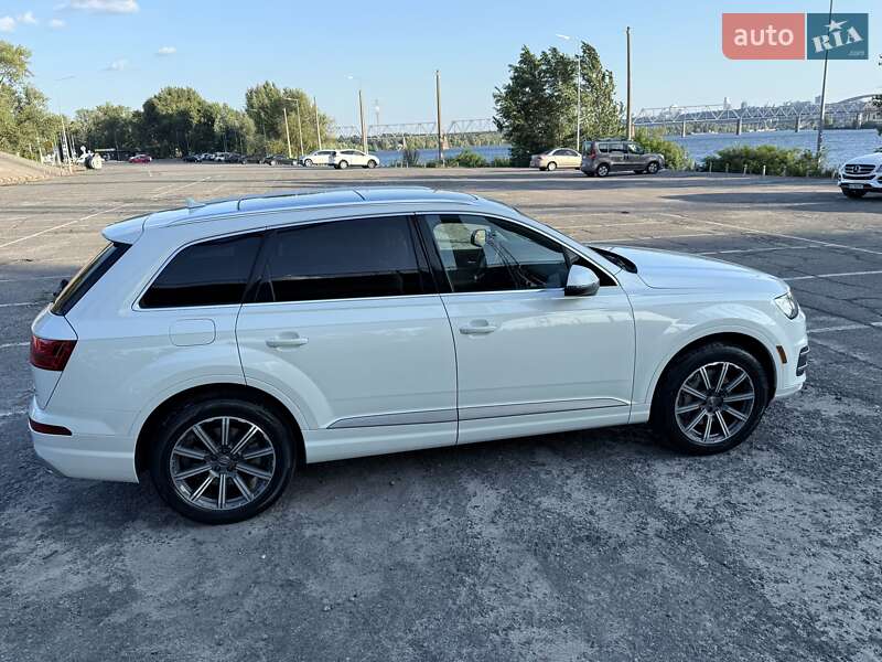 Внедорожник / Кроссовер Audi Q7 2016 в Киеве
