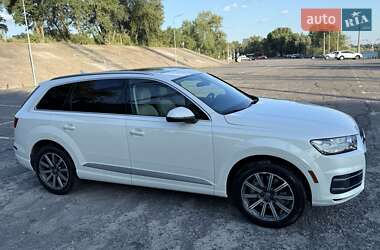 Внедорожник / Кроссовер Audi Q7 2016 в 