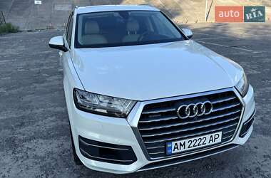Внедорожник / Кроссовер Audi Q7 2016 в 