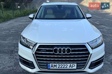 Внедорожник / Кроссовер Audi Q7 2016 в 