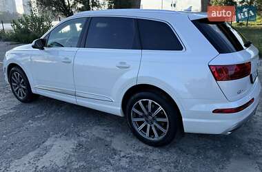 Внедорожник / Кроссовер Audi Q7 2016 в 