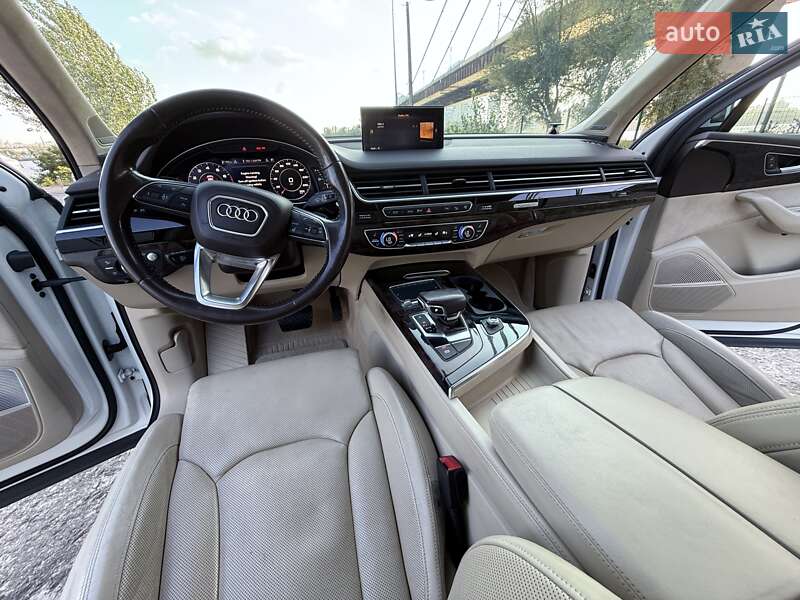 Внедорожник / Кроссовер Audi Q7 2016 в Киеве