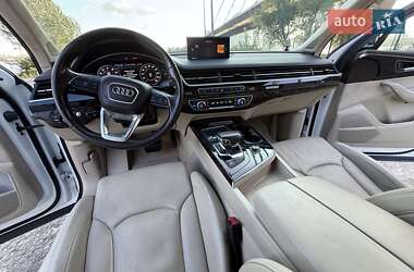 Внедорожник / Кроссовер Audi Q7 2016 в 
