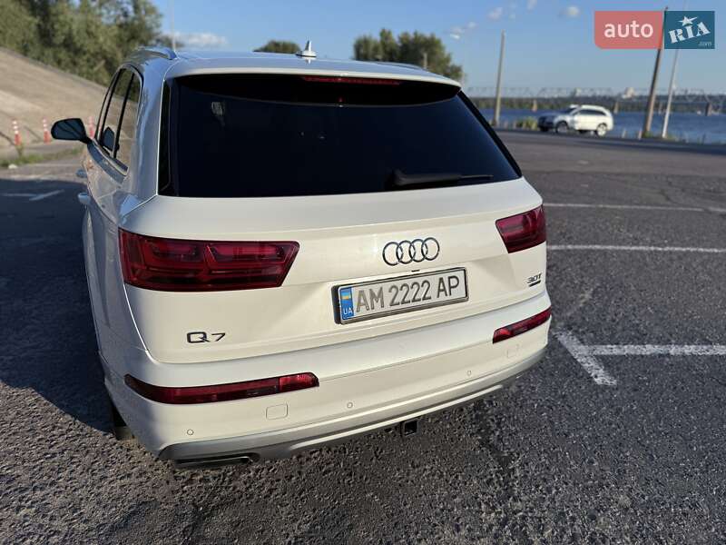 Внедорожник / Кроссовер Audi Q7 2016 в Киеве