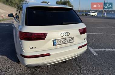 Внедорожник / Кроссовер Audi Q7 2016 в 