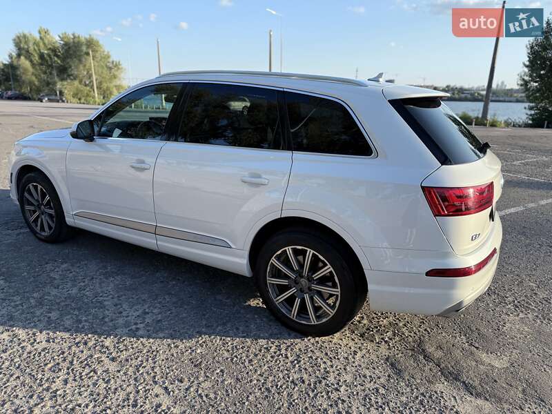 Внедорожник / Кроссовер Audi Q7 2016 в Киеве