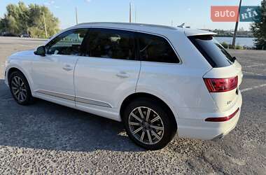 Внедорожник / Кроссовер Audi Q7 2016 в 