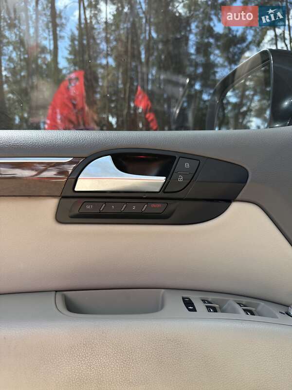 Внедорожник / Кроссовер Audi Q7 2013 в Белогородке