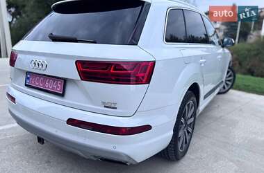 Внедорожник / Кроссовер Audi Q7 2016 в 