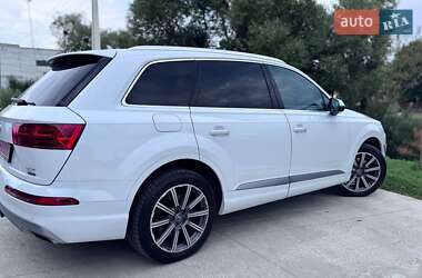 Внедорожник / Кроссовер Audi Q7 2016 в 