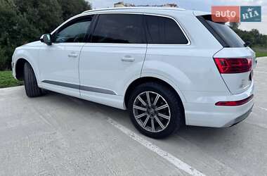 Внедорожник / Кроссовер Audi Q7 2016 в 