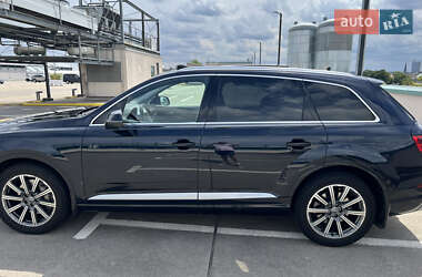 Внедорожник / Кроссовер Audi Q7 2017 в 