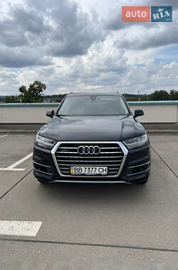 Внедорожник / Кроссовер Audi Q7 2017 в 