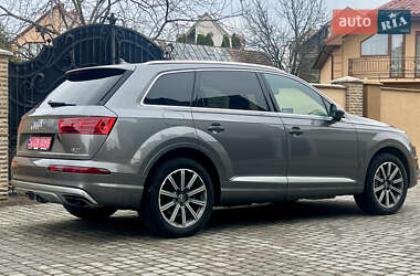 Внедорожник / Кроссовер Audi Q7 2017 в 