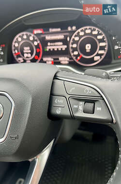 Внедорожник / Кроссовер Audi Q7 2017 в 
