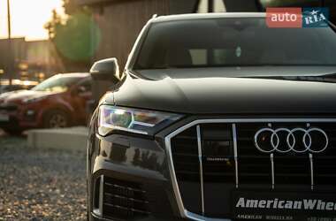 Внедорожник / Кроссовер Audi Q7 2021 в 