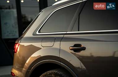 Внедорожник / Кроссовер Audi Q7 2021 в 