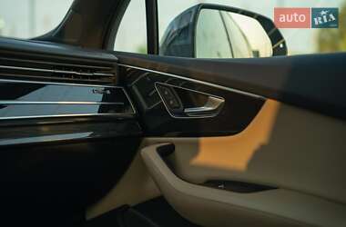Внедорожник / Кроссовер Audi Q7 2021 в 