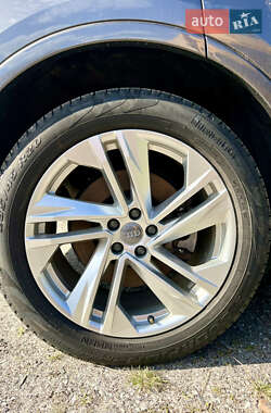Внедорожник / Кроссовер Audi Q7 2020 в 