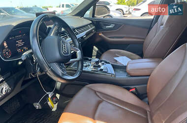 Внедорожник / Кроссовер Audi Q7 2017 в 