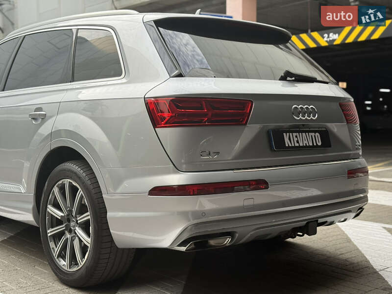 Внедорожник / Кроссовер Audi Q7 2015 в Киеве