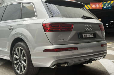 Внедорожник / Кроссовер Audi Q7 2015 в 