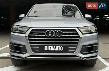 Внедорожник / Кроссовер Audi Q7 2015 в 
