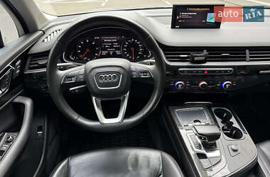 Внедорожник / Кроссовер Audi Q7 2015 в 