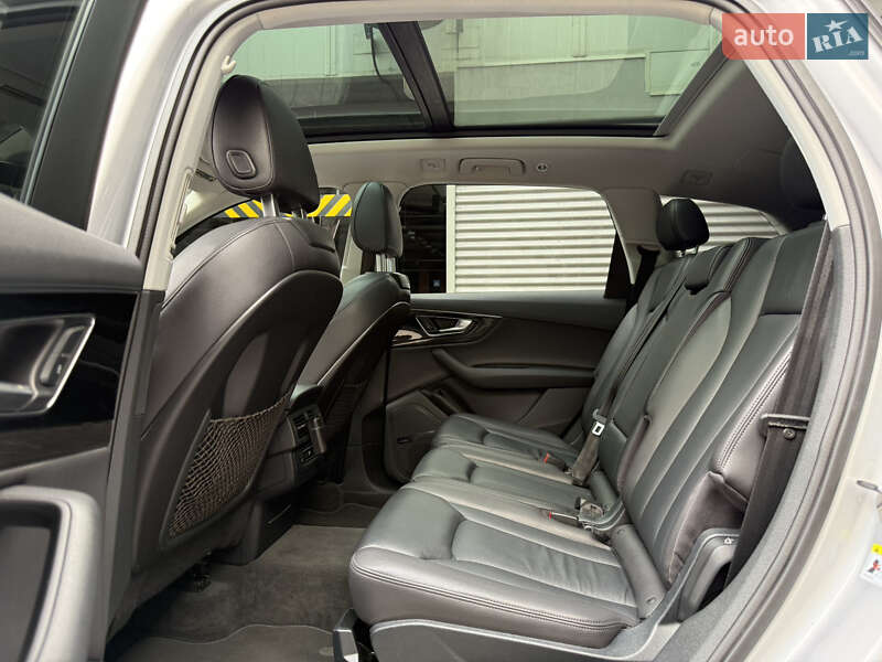 Внедорожник / Кроссовер Audi Q7 2015 в Киеве
