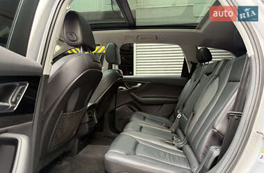Внедорожник / Кроссовер Audi Q7 2015 в 