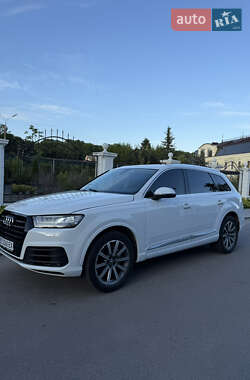 Внедорожник / Кроссовер Audi Q7 2017 в 