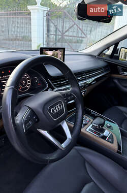 Внедорожник / Кроссовер Audi Q7 2017 в 