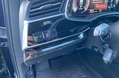 Внедорожник / Кроссовер Audi Q7 2021 в 