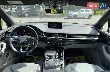 Внедорожник / Кроссовер Audi Q7 2018 в 