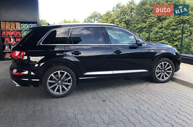 Внедорожник / Кроссовер Audi Q7 2015 в 