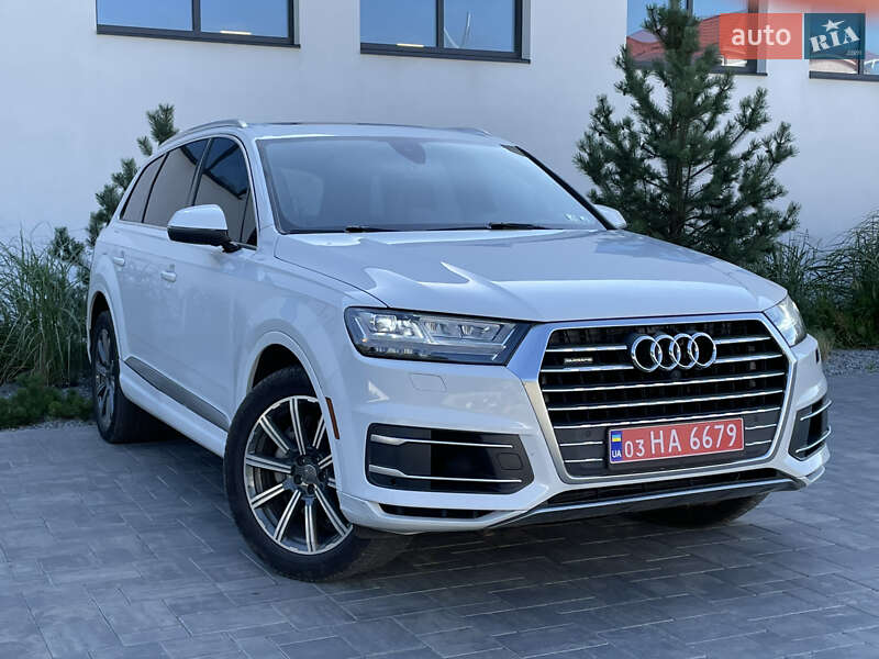 Внедорожник / Кроссовер Audi Q7 2017 в 