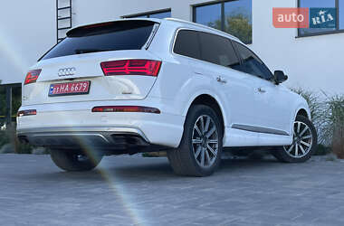 Внедорожник / Кроссовер Audi Q7 2017 в 