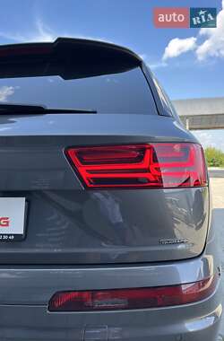 Позашляховик / Кросовер Audi Q7 2019 в 