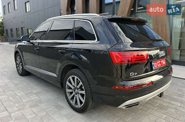 Внедорожник / Кроссовер Audi Q7 2017 в 