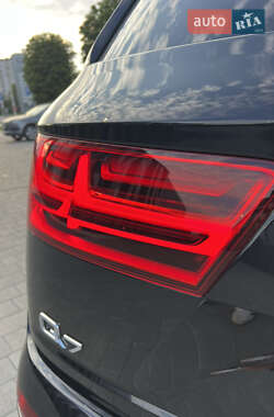 Внедорожник / Кроссовер Audi Q7 2017 в 