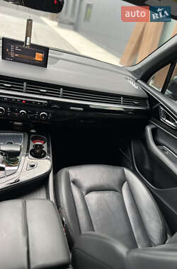 Внедорожник / Кроссовер Audi Q7 2017 в 