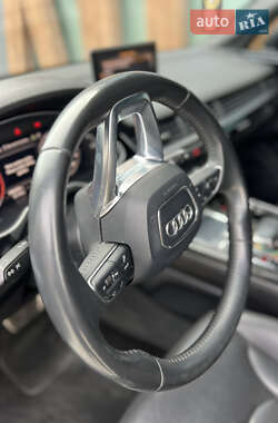 Внедорожник / Кроссовер Audi Q7 2017 в 